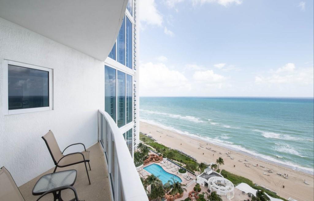 Two-Bedroom Collins Apartment #1409 Sunny Isles Beach Exterior photo